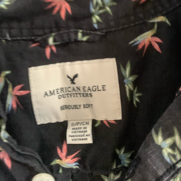 (2/$20) Men’s American Eagle S Patterned Button-up - Picture 2 of 6